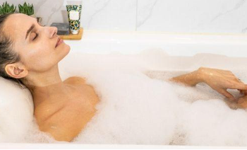 Soothe Neck Discomfort in the Tub With the Everlasting Comfort Bath Pillow