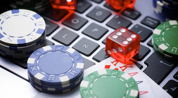 What Are the Advantages of Playing at Online Casinos?