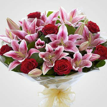 Wellness in the Workplace: The Impact of Flowers on Employee Health and Stress Reduction