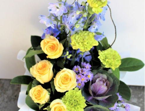 Classic vs. Contemporary: Choosing Your Christmas Floral Style